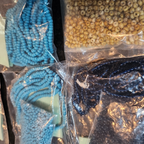 Assorted Seed Beads in Multiple Colors - Picture 8 of 15